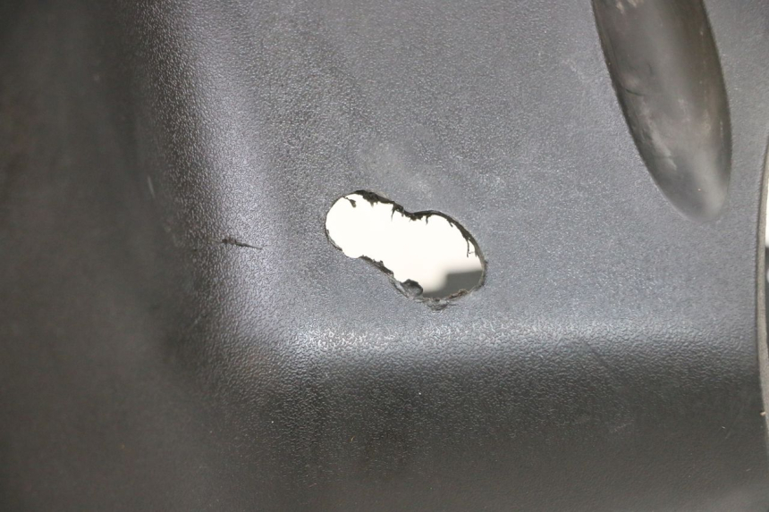 photo de COUVRE GUIDON ARRIERE PEUGEOT VIVACITY NEW 4T 50 (2008 - 2017) - Zoom état d’usage