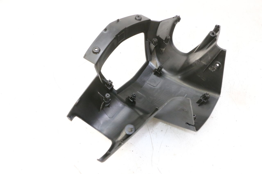 photo de COUVRE GUIDON ARRIERE PEUGEOT VIVACITY NEW 4T 50 (2008 - 2017) - Gros plan technique