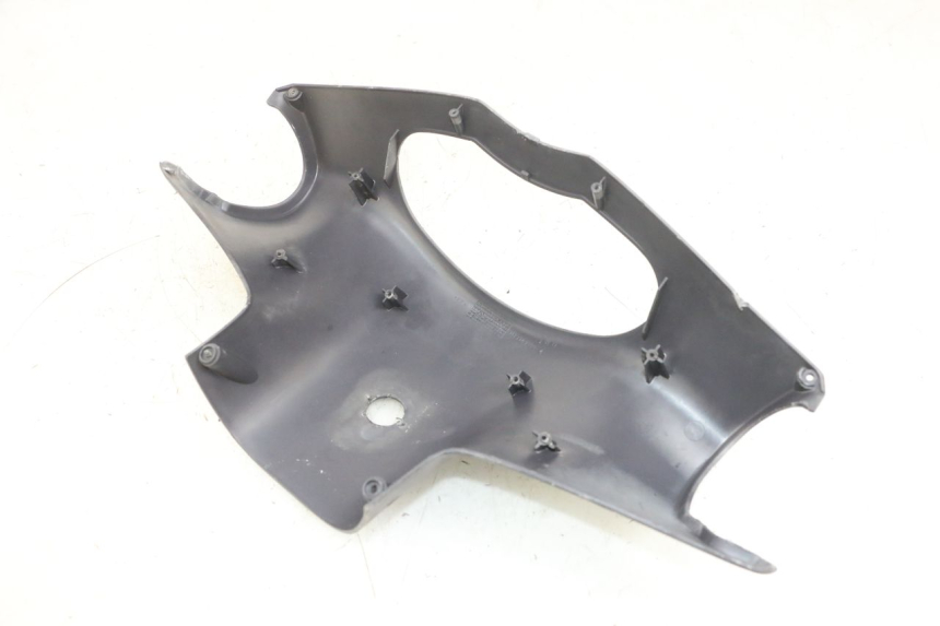 photo de COUVRE GUIDON ARRIERE PEUGEOT VIVACITY 100 (1999 - 2008) - Gros plan technique