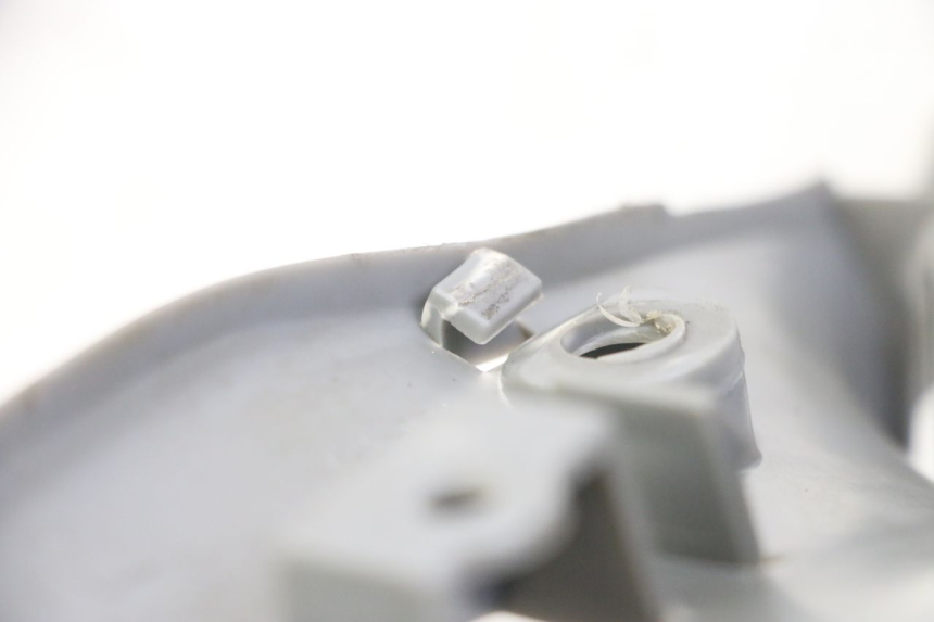 photo de COUVRE GUIDON ARRIERE YAMAHA WHY 50 (1998 - 2000) - Gros plan technique