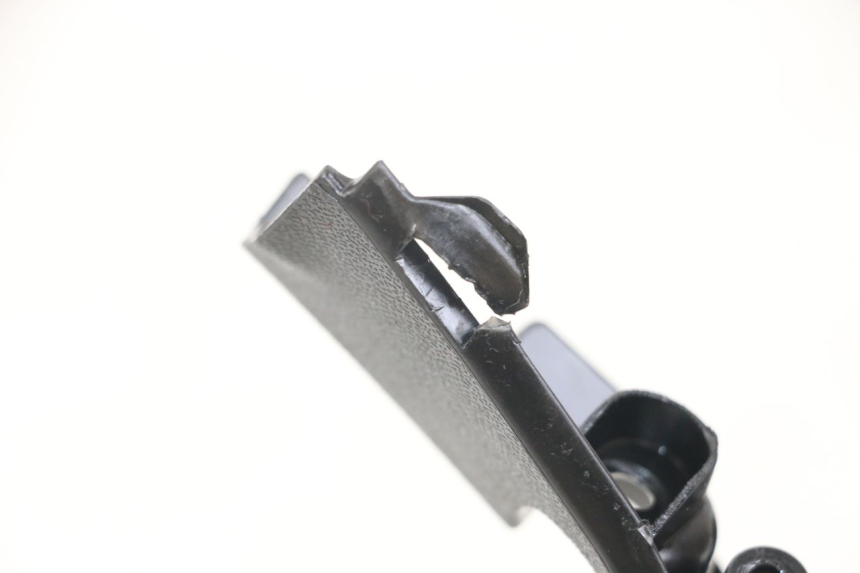 photo de COUVRE GUIDON ARRIERE YAMAHA XMAX X-MAX ABS 125 (2017 - 2020) - Détail de la pièce