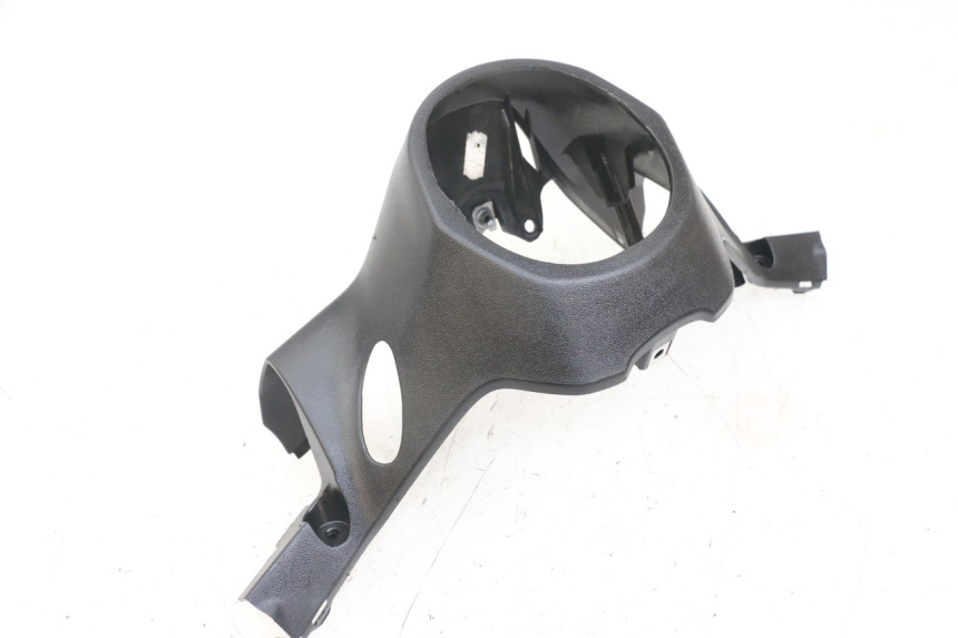 photo de COUVRE GUIDON ARRIERE YAMAHA XMAX X-MAX ABS 125 (2017 - 2020) - Gros plan technique