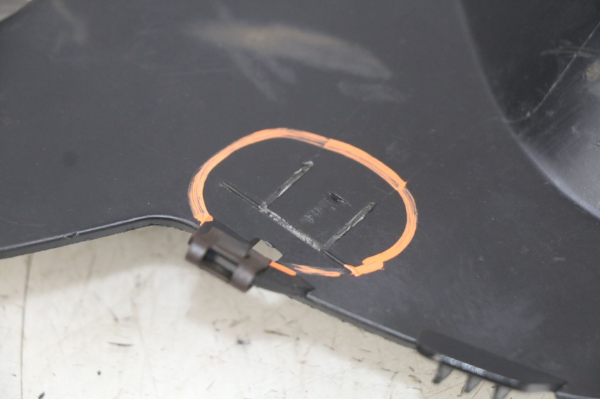 photo de COUVRE GUIDON ARRIERE YAMAHA X-MAX XMAX 250 (2006 - 2009) - Autre angle de vue