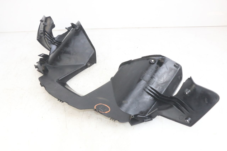 photo de COUVRE GUIDON ARRIERE YAMAHA X-MAX XMAX 250 (2006 - 2009) - Gros plan technique