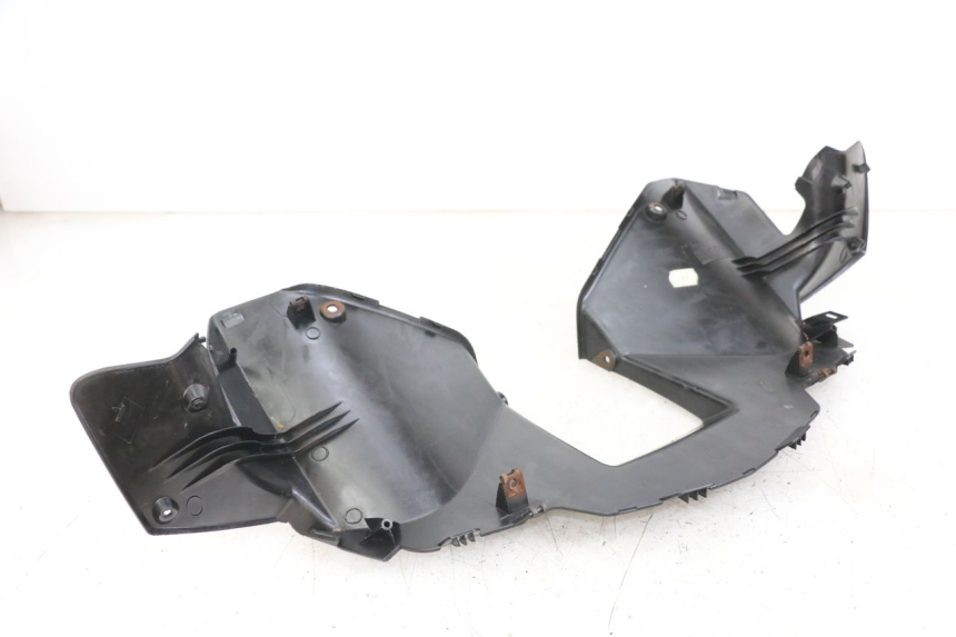 photo de COUVRE GUIDON ARRIERE YAMAHA X-MAX XMAX 250 (2006 - 2009) - Gros plan technique
