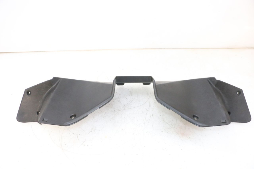 photo de COUVRE GUIDON ARRIERE YAMAHA XMAX X-MAX 125 (2006 - 2009) - Autre angle de vue