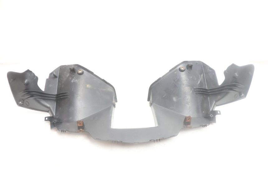 photo de COUVRE GUIDON ARRIERE YAMAHA XMAX X-MAX 125 (2006 - 2009) - Autre angle de vue