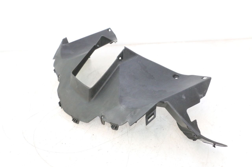 photo de COUVRE GUIDON ARRIERE YAMAHA XMAX X-MAX 125 (2006 - 2009) - Autre angle de vue