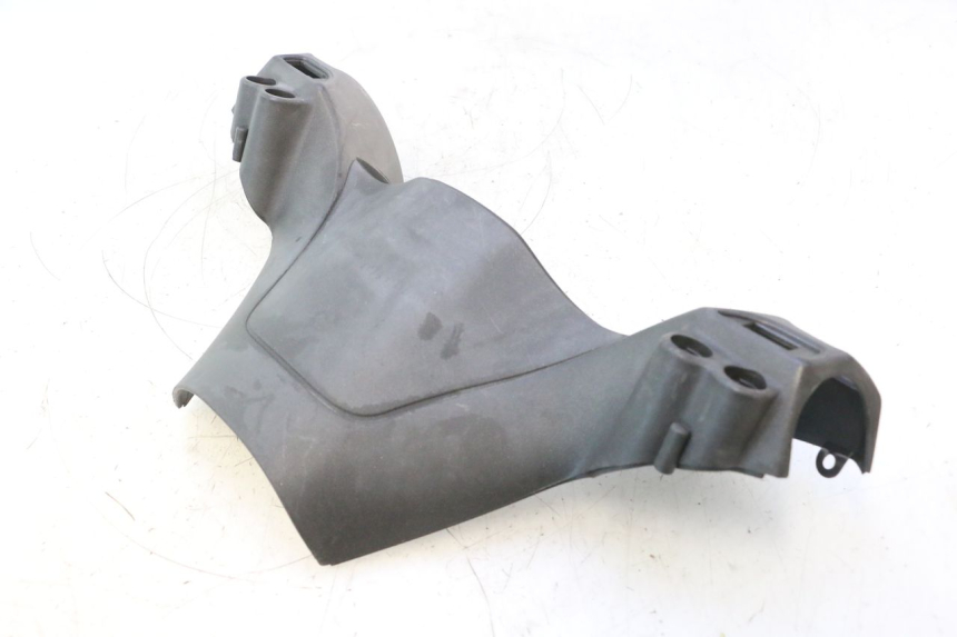 photo de COUVRE GUIDON ARRIERE PIAGGIO X8 STREET 125 (2006 - 2007) - Gros plan technique