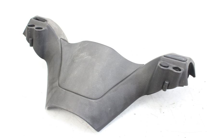 photo de COUVRE GUIDON ARRIERE PIAGGIO X9 EVOLUTION 125 (2003 - 2007) - Gros plan technique