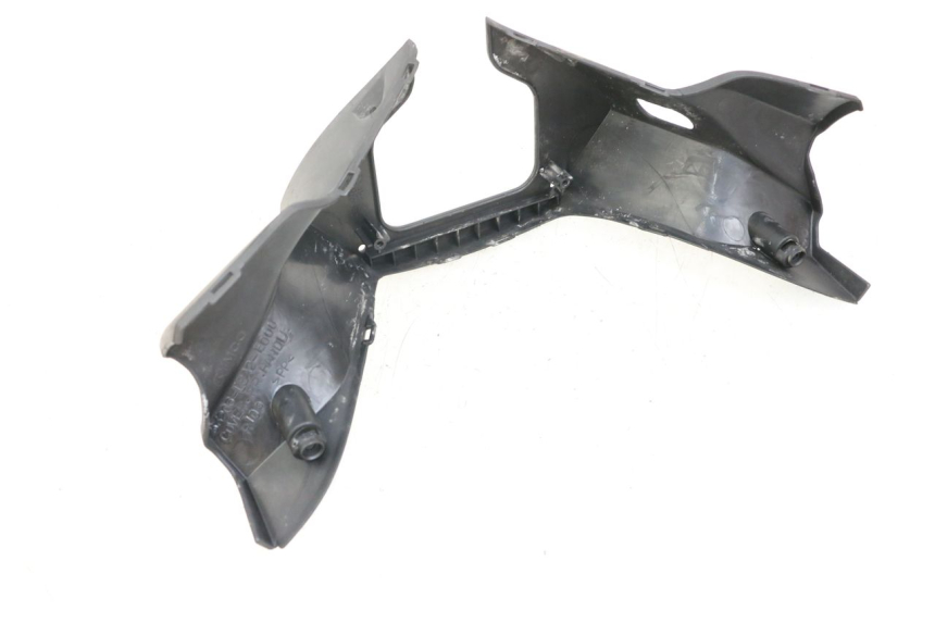 photo de Rear handlebar cover KYMCO XCITING 250 (2006 - 2009) - Gros plan technique