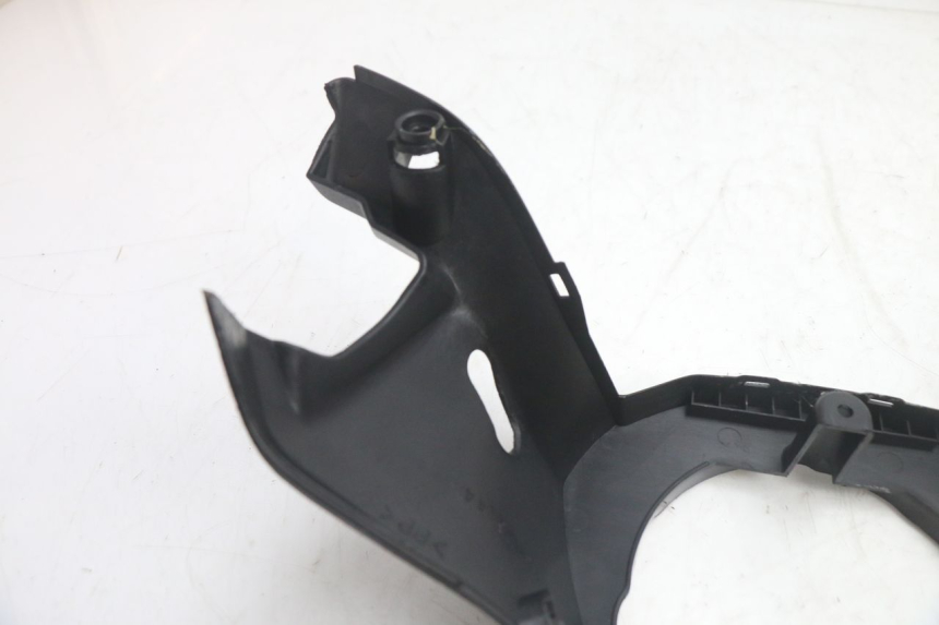 photo de COUVRE GUIDON ARRIERE YAMAHA XP T-MAX ABS 500 (2005 - 2005) - Détail de la pièce