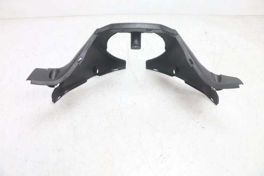 photo de COUVRE GUIDON ARRIERE YAMAHA XP T-MAX ABS 500 (2005 - 2005) - Gros plan technique
