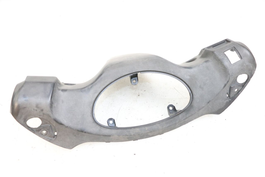 photo de COUVRE GUIDON ARRIERE YAMAHA YN NEO'S 50 (1997 - 2004) - Gros plan technique