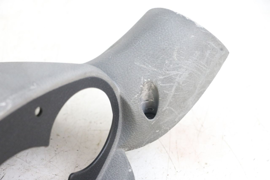 photo de COUVRE GUIDON ARRIERE YAMAHA YP MAJESTY 125 (2002 - 2006) - Autre angle de vue