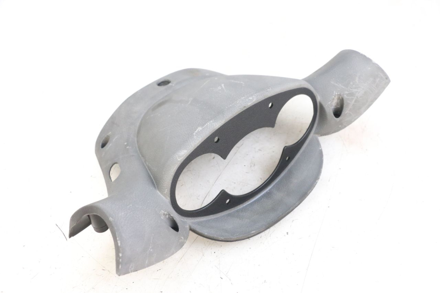 photo de COUVRE GUIDON ARRIERE YAMAHA YP MAJESTY 125 (2002 - 2006) - Gros plan technique