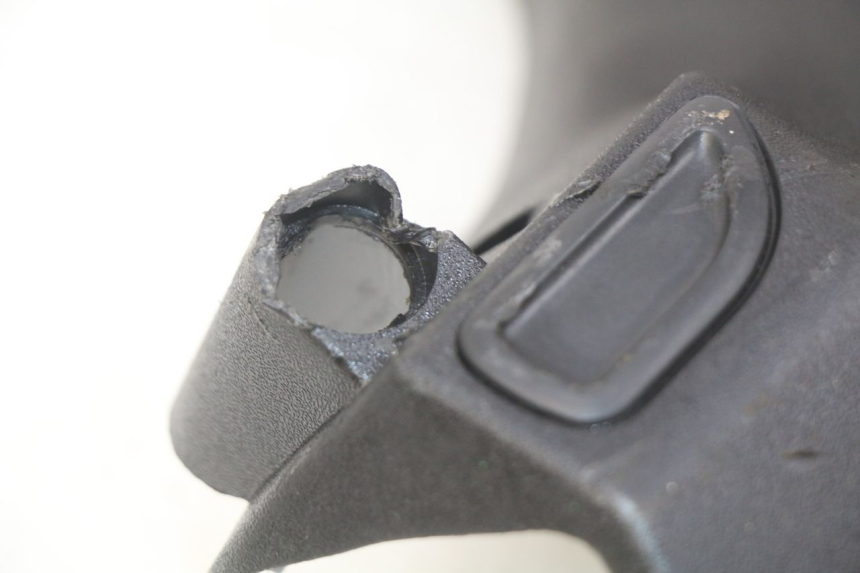 photo de COUVRE GUIDON ARRIERE PIAGGIO ZIP 4T 50 (2018 - 2020) - Détail de la pièce