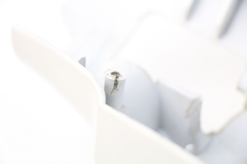 photo de COUVRE GUIDON AVANT PGO BIG MAX 50 (2001 - 2009) - Zoom état d’usage