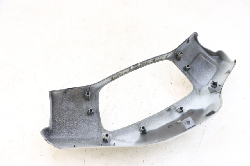 photo de COUVRE GUIDON AVANT MBK BOOSTER SPIRIT 50 (2004 - 2017) - Zoom état d’usage