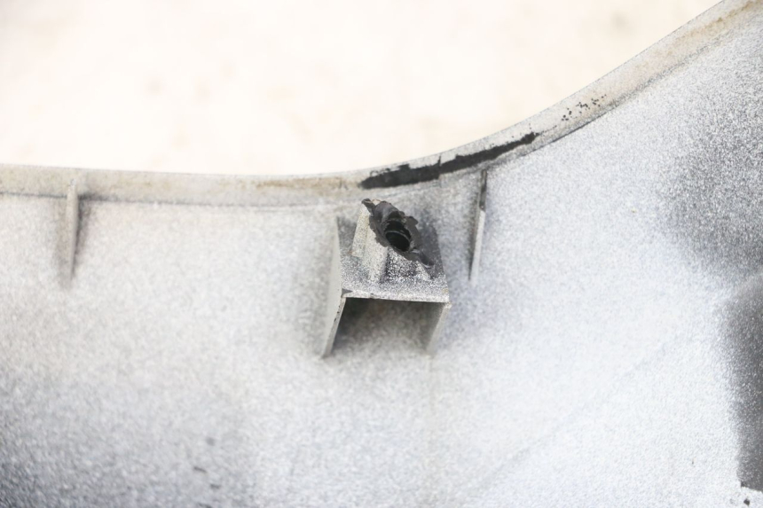 photo de COUVRE GUIDON AVANT MBK BOOSTER SPIRIT 50 (2004 - 2017) - Gros plan technique