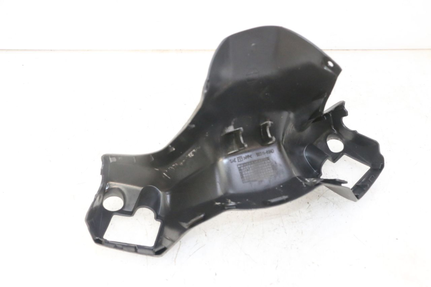 photo de COUVRE GUIDON AVANT SUZUKI BURGMAN 125 (2007 - 2014) - Détail de la pièce