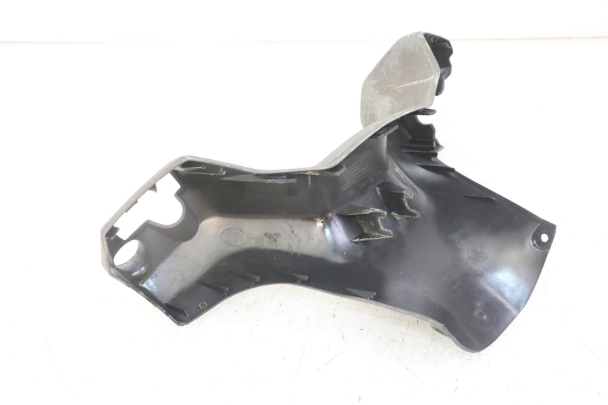 photo de COUVRE GUIDON AVANT SUZUKI BURGMAN 125 (2007 - 2014) - Autre angle de vue