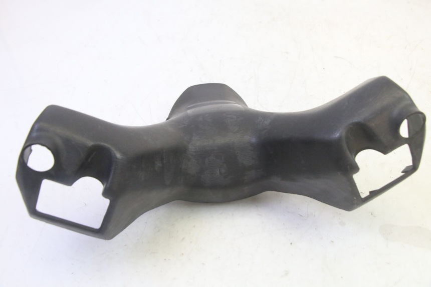 photo de COUVRE GUIDON AVANT SUZUKI BURGMAN 125 (2007 - 2014) - Détail de la pièce