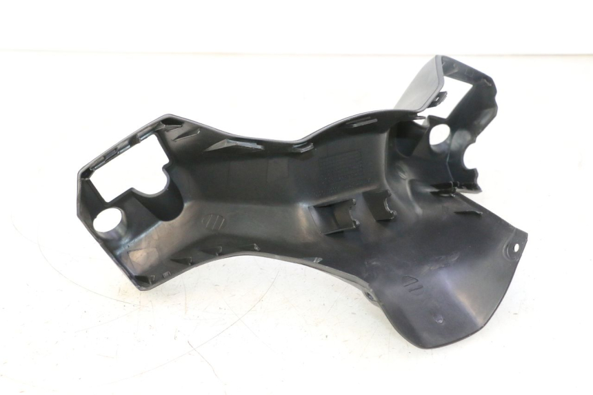 photo de COUVRE GUIDON AVANT SUZUKI BURGMAN 125 (2007 - 2014) - Gros plan technique