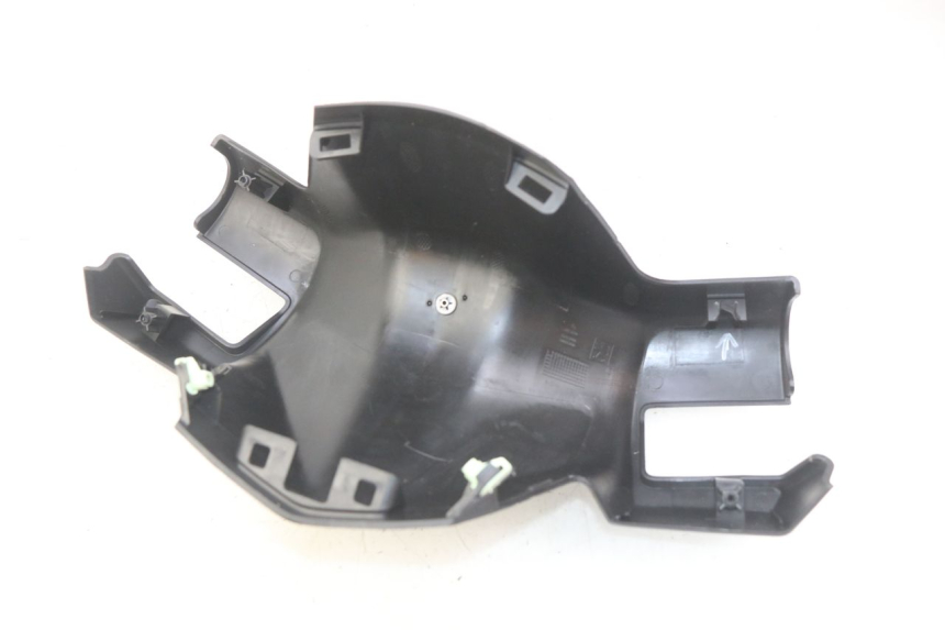 photo de COUVRE GUIDON AVANT PEUGEOT CITYSTAR 125 (2011 - 2017) - Gros plan technique