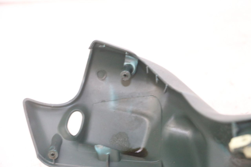 photo de COUVRE GUIDON AVANT PEUGEOT ELYSEO 125 (1999 - 2004) - État de surface