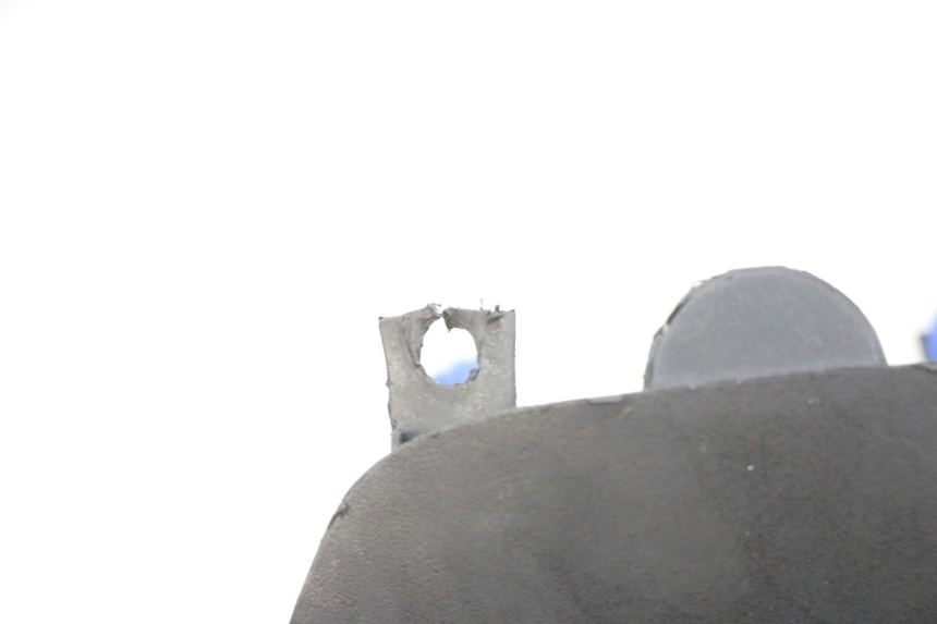 photo de COUVRE GUIDON AVANT PEUGEOT ELYSEO 125 (1999 - 2004) - Détail de la pièce