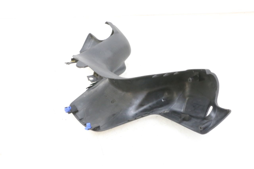 photo de COUVRE GUIDON AVANT PEUGEOT ELYSEO 125 (1999 - 2004) - Points de fixation