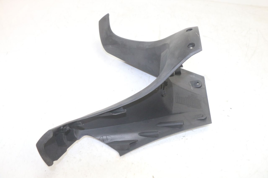 photo de COUVRE GUIDON AVANT SYM GTS EVO 125 (2009 - 2013) - Gros plan technique