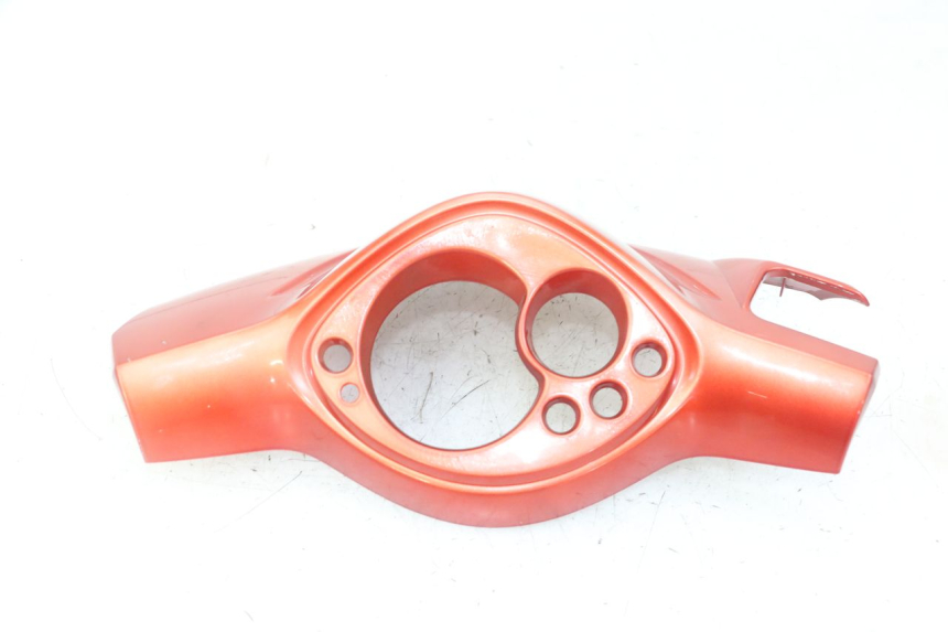 photo de COUVRE GUIDON AVANT YAMAHA JOG R 50 (2004 - 2014) - Gros plan technique