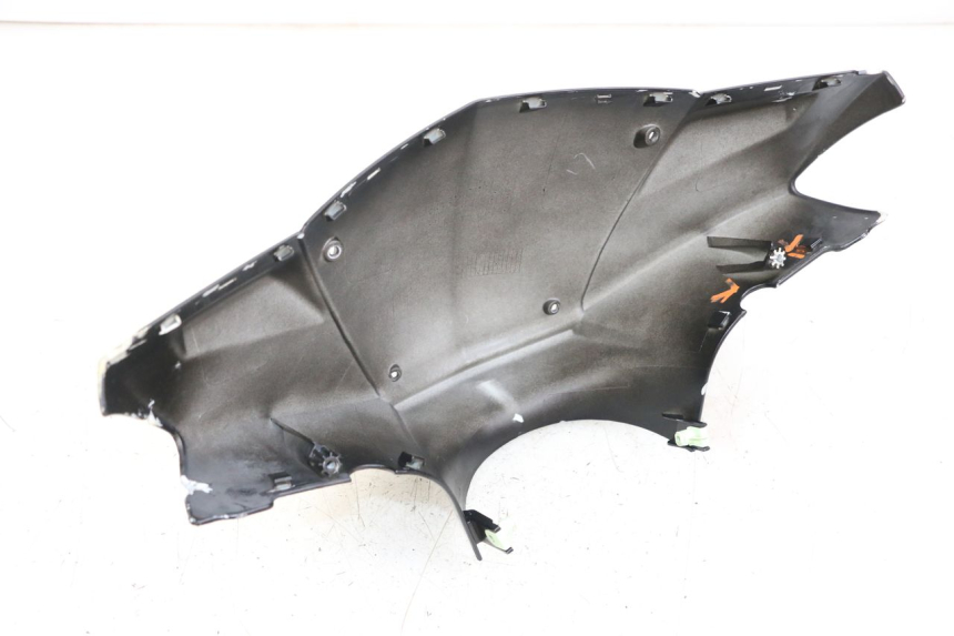 photo de COUVRE GUIDON AVANT PEUGEOT KISBEE 2T 50 (2018 - 2022) - Gros plan technique