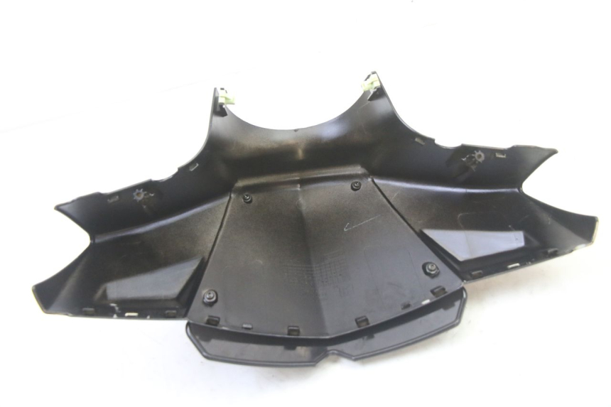 photo de COUVRE GUIDON AVANT PEUGEOT KISBEE 2T 50 (2010 - 2017) - Vue d’ensemble