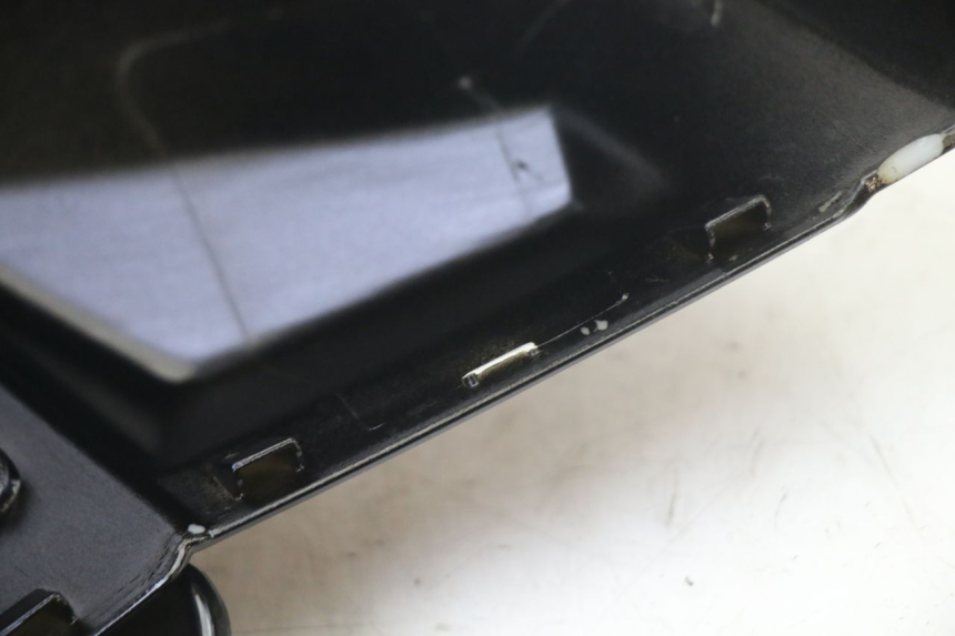 photo de COUVRE GUIDON AVANT PEUGEOT KISBEE 2T 50 (2010 - 2017) - État de surface