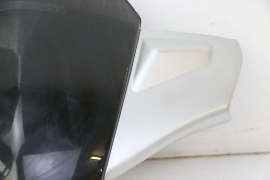 photo de COUVRE GUIDON AVANT PEUGEOT KISBEE 2T 50 (2010 - 2017) - Zoom composants