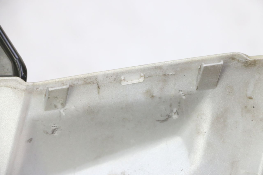 photo de COUVRE GUIDON AVANT PEUGEOT KISBEE 2T 50 (2010 - 2017) - Autre angle de vue