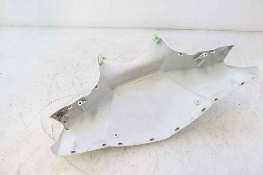 photo de COUVRE GUIDON AVANT PEUGEOT KISBEE 2T 50 (2010 - 2017) - Autre angle de vue