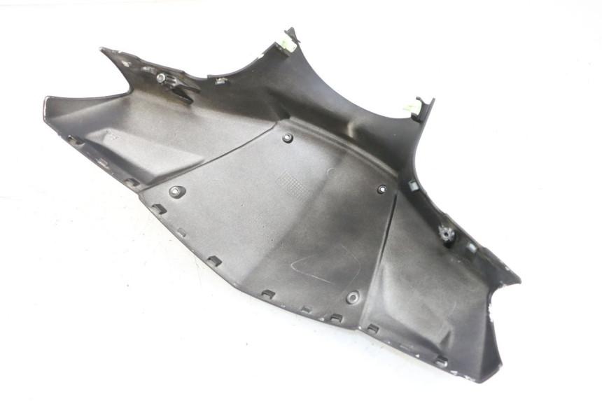 photo de COUVRE GUIDON AVANT PEUGEOT KISBEE 4T 50 (2018 - 2022) - Détail de la pièce