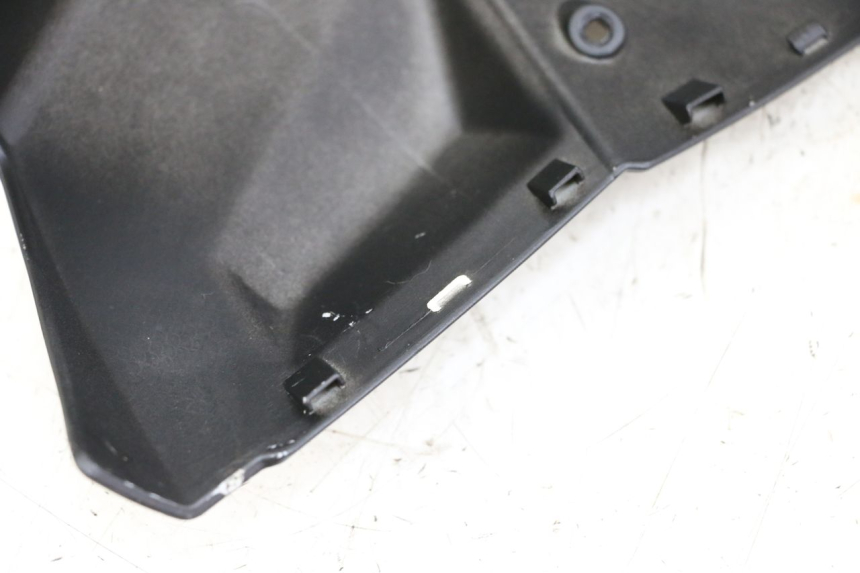 photo de COUVRE GUIDON AVANT PEUGEOT KISBEE 4T 50 (2018 - 2022) - Détail de la pièce