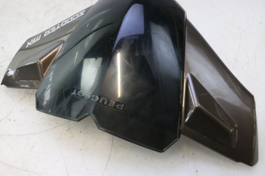photo de COUVRE GUIDON AVANT PEUGEOT KISBEE 4T 50 (2010 - 2017) - Détails caractéristiques