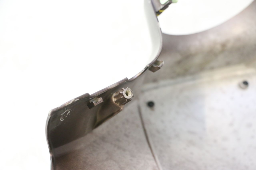 photo de COUVRE GUIDON AVANT PEUGEOT KISBEE 4T 50 (2010 - 2017) - Gros plan technique