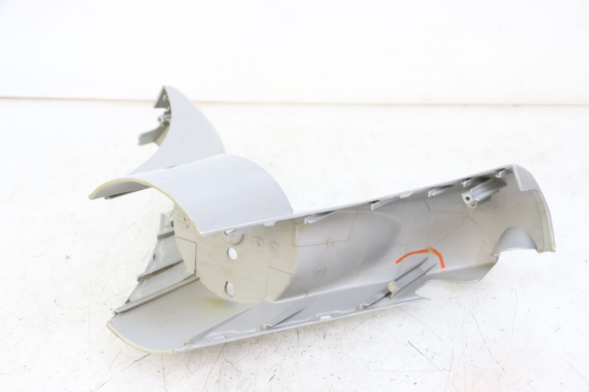 photo de COUVRE GUIDON AVANT KYMCO GRAND DINK 125 (2008 - 2014) - Détail de la pièce