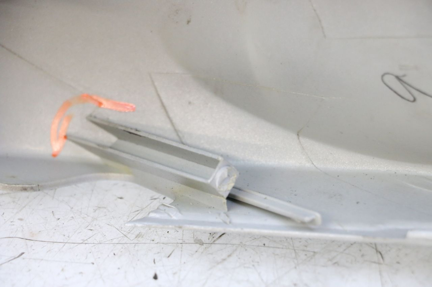 photo de COUVRE GUIDON AVANT KYMCO GRAND DINK 125 (2008 - 2014) - Autre angle de vue