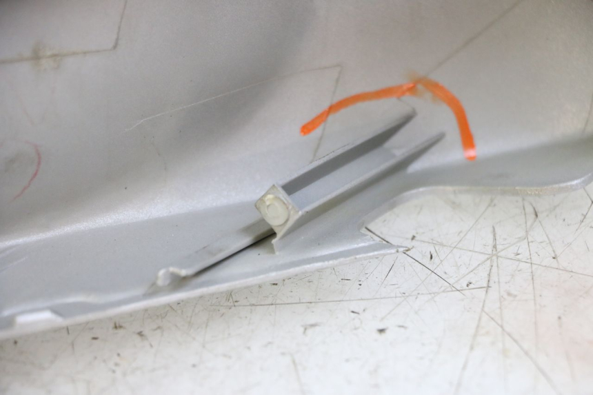 photo de COUVRE GUIDON AVANT KYMCO GRAND DINK 125 (2008 - 2014) - Gros plan technique