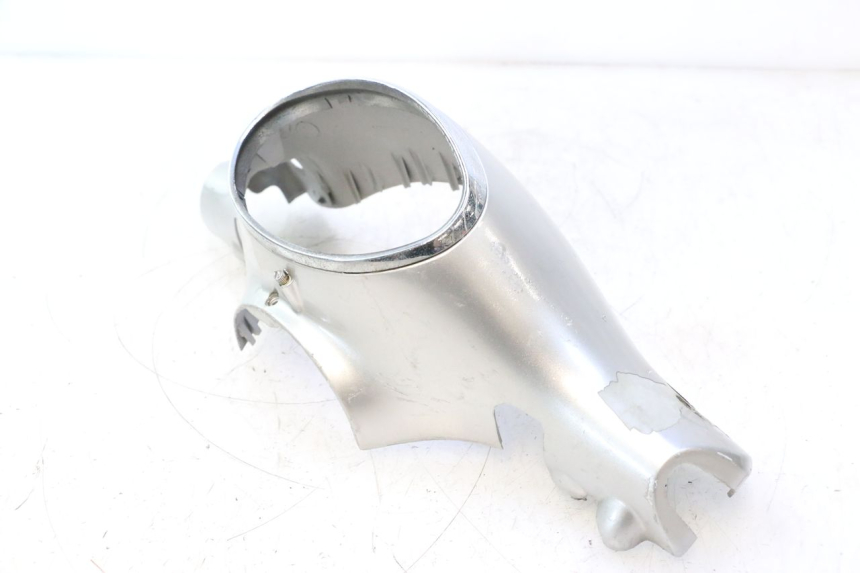 photo de COUVRE GUIDON AVANT PIAGGIO LIBERTY 50 (1998 - 2003) - Gros plan technique