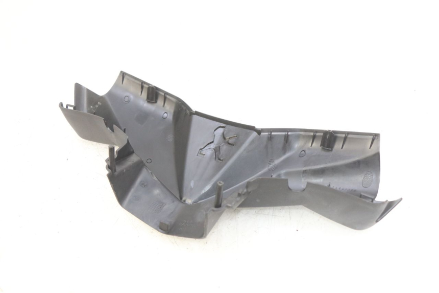 photo de COUVRE GUIDON AVANT PEUGEOT LUDIX 50 (2005 - 2007) - Gros plan technique