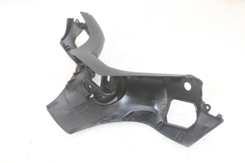 photo de COUVRE GUIDON AVANT PIAGGIO MP3 HPE 300 (2019 - 2026) - Points de fixation